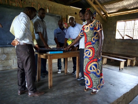 lɨɠaa ɗɨ́ məsɨŋ mə́ kɨsɛ́ŋ á Deuk