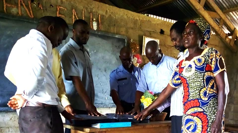 lɨté ɗɨ́ ɓyœ́ŋ ɓɨ́ kɨsɛ́ŋ á Deuk