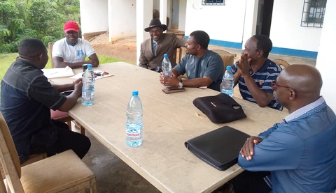 Ɓəkyɛɛ́ kɨtoosí gwə́mɨna anə́ á Deuk