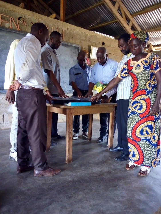 réception du matériel de travail à Deuk par la communauté lefa